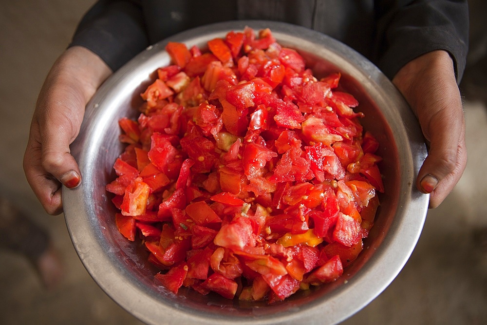 Afghan boy with tomatoes