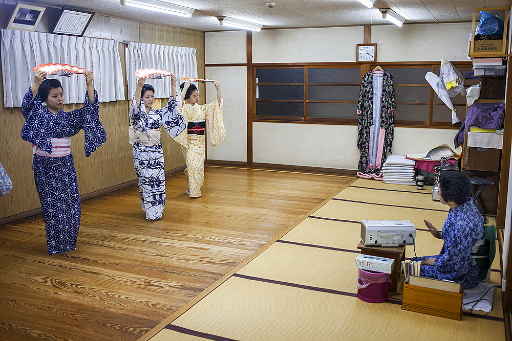 Geishas and 'maikos' (geisha apprentice) in dance class. Geisha school(Kaburenjo) of Miyagawacho.Kyoto.Kansai, Japan.