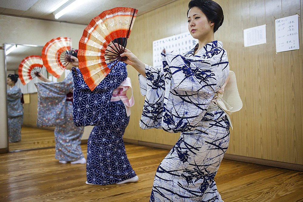 Geishas and 'maikos' (geisha apprentice) in dance class. Geisha school(Kaburenjo) of Miyagawacho.Kyoto.Kansai, Japan.