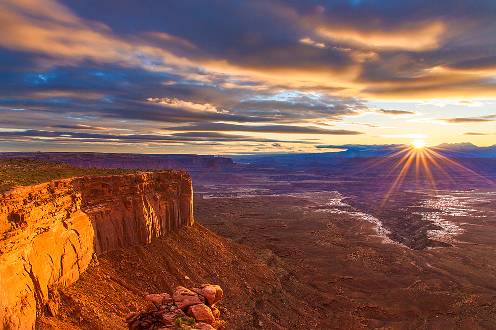 Sunrise over the La Sal Mountains and Buck Canyon in the Island in the Sky District, Canyonlands National Park, Utah. Viewed from the Buck Canyon Overlook.