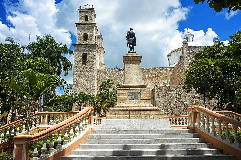 The Parque Hidalgo and statue of Manuel Cepeda Peraza and The San Ildefonso Cathedral in Mérida, the capital and largest city in the Yucatan State and Yucatán Peninsula, Mexico