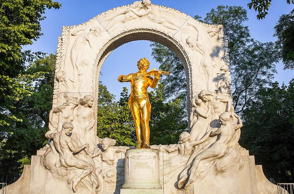 Johann Strauss Monument, in Stadtpark (City Park), Vienna , Austria