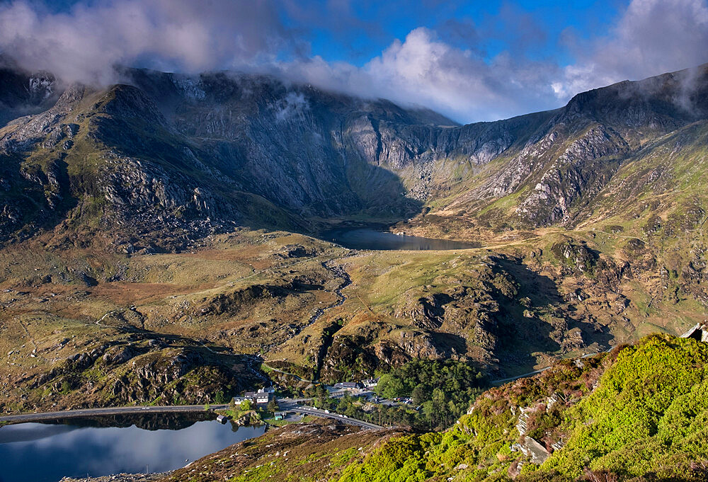 Llyn Ogwen, Cwm Idwal and the Glyderau Mountains, Snowdonia National Park, North Wales, United Kingdom, Europe