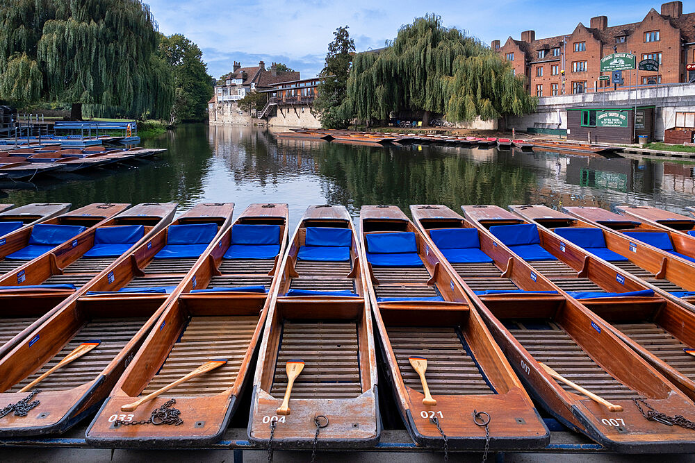 Traditional Punts at Mill Lane Punting Station and the River Cam, Cambridge, Cambridgeshire, England, UK