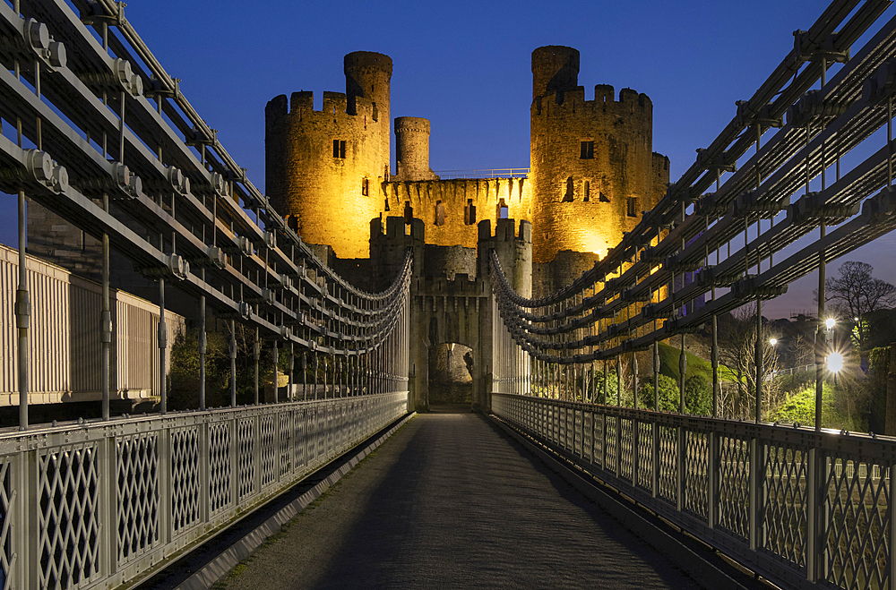 Thomas Telford's Conwy Suspension Bridge and Conwy Castle, UNESCO World Heritage Site, at night, Conwy, North Wales, United Kingdom, Europe