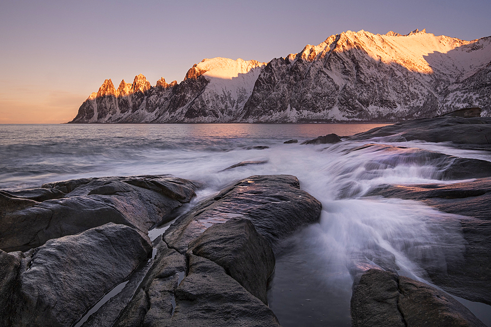 The Devils Jaw (the Devils Teeth), Oskornan mountains, Tungeneset, Senja, Troms og Finnmark County, Norway, Scandinavia, Europe