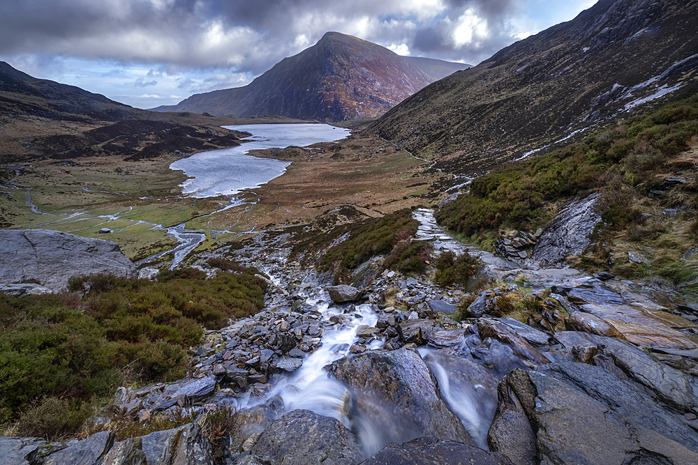 Llyn Idwal and Pen yr Ole Wen, Cwm Idwal, Snowdonia National Park (Eryri), North Wales, United Kingdom, Europe