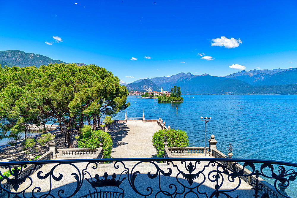 The gardens of Palazzo Borromeo, Isola Bella, Borromean Islands, Lake Maggiore, Stresa, Piedmont, Italian Lakes, Italy, Europe