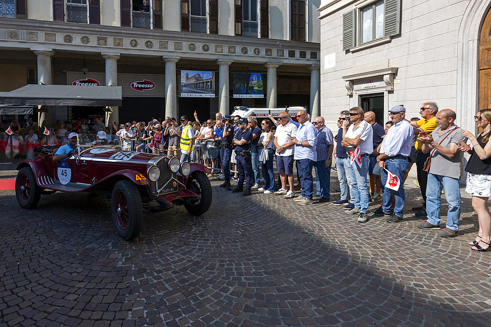 1000 Miglia, parade of historic cars between two wings of the crowd, Novara, Piedmont, Italy, Europe