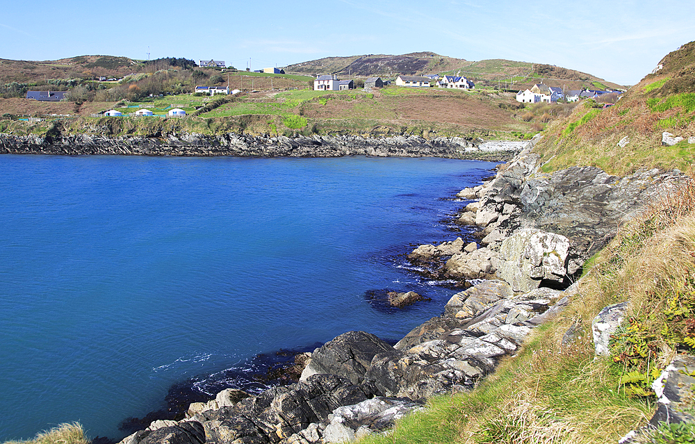 South Harbour bay and houses, Cape Clear Island, County Cork, Munster, Republic of Ireland, Europe