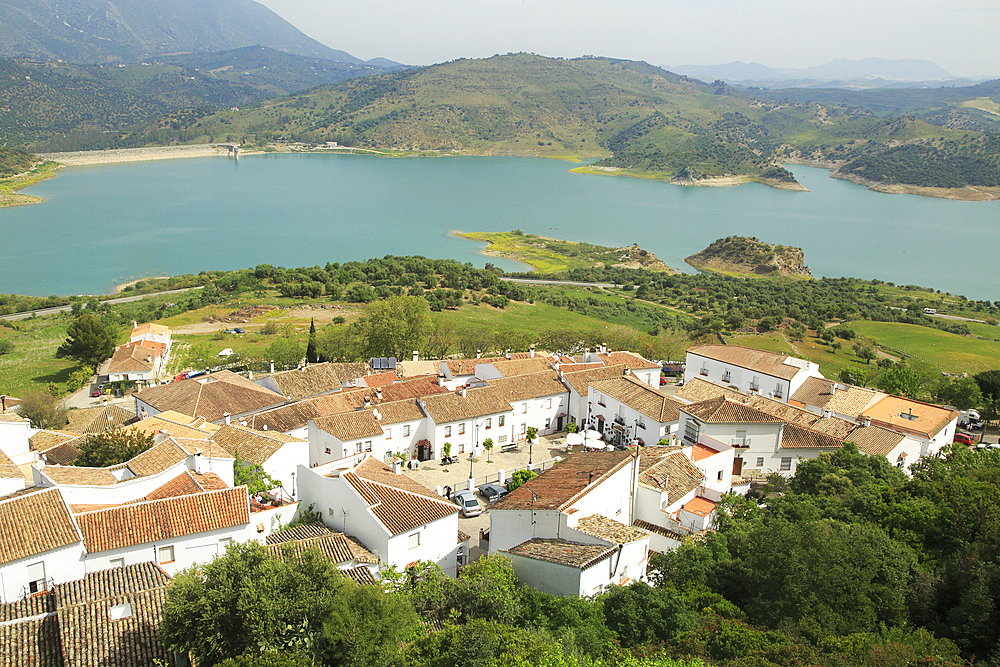 Embalse Zahara-El Gastor Reservoir lake, Zahara de la Sierra, Cadiz province, Andalusia, Spain, Europe