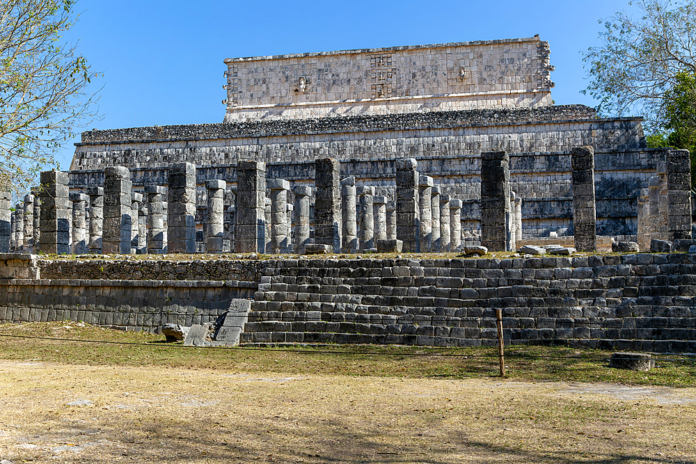 Temple of the Warriors (Templo de los Guerreros), Chichen Itza, Mayan ruins, UNESCO World Heritage Site, Yucatan, Mexico, North America