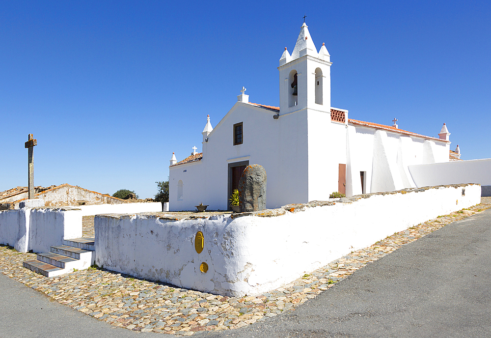 Whitewashed building in rural country village, Catholic church of Igreja Santa Barbara de Padraes, near Castro Verde, Baixo Alentejo, Portugal, Europe