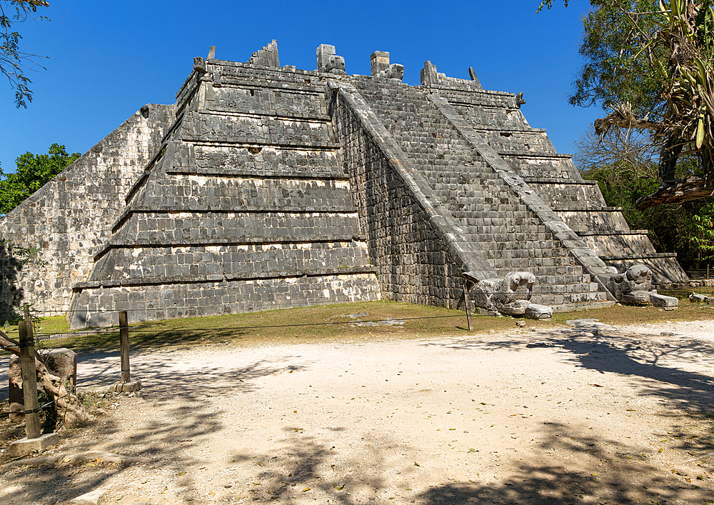 The Ossuary building, Tomb of the Great Priest, Chichen Itza, Mayan ruins, UNESCO World Heritage Site, Yucatan, Mexico, North America