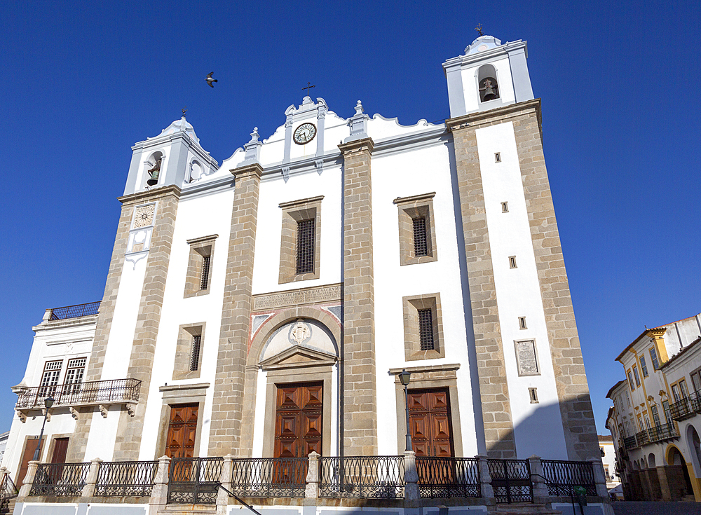 Sixteenth century building of Church of Santo Antao dating from 1557, Giraldo Square (Praca do Giraldo), Evora, Alto Alentejo, Portugal Europe