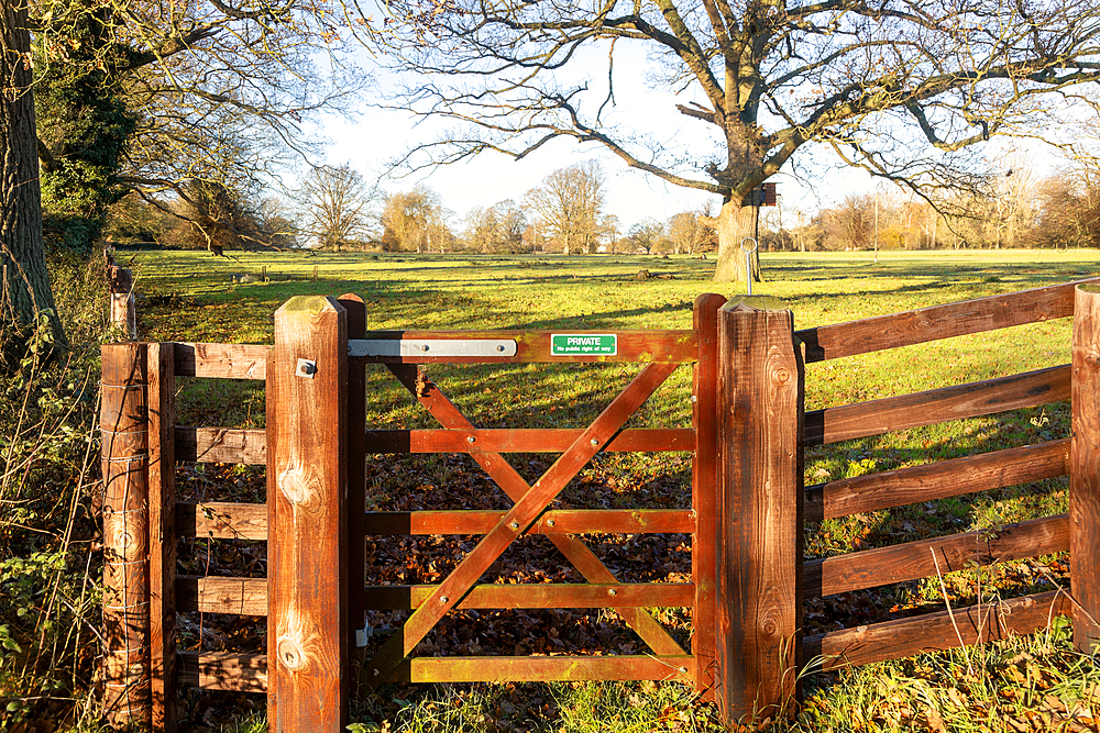 Access to countryside, Private No Public Right of Way sign on gate to field, Sutton, Suffolk, England, UK