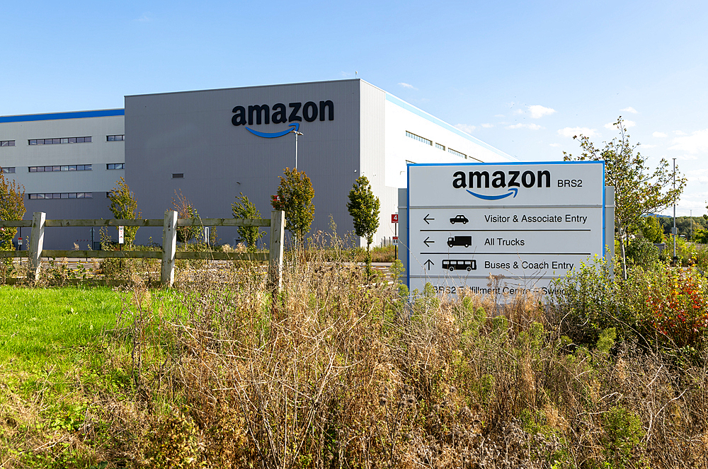 Amazon Fulfilment centre BRS2, warehousing and distribution building, Symmetry Park, Swindon, Wiltshire, England, UK