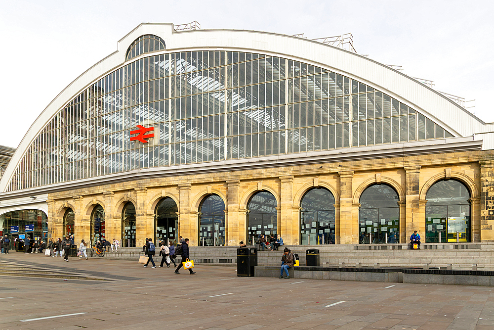 Exterior frontage of Lime Street railway station, Liverpool, England, UK
