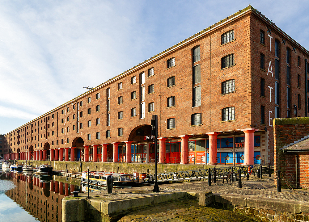 Tate Liverpool art gallery, Royal Albert Dock, Pier Head, Liverpool, England, UK