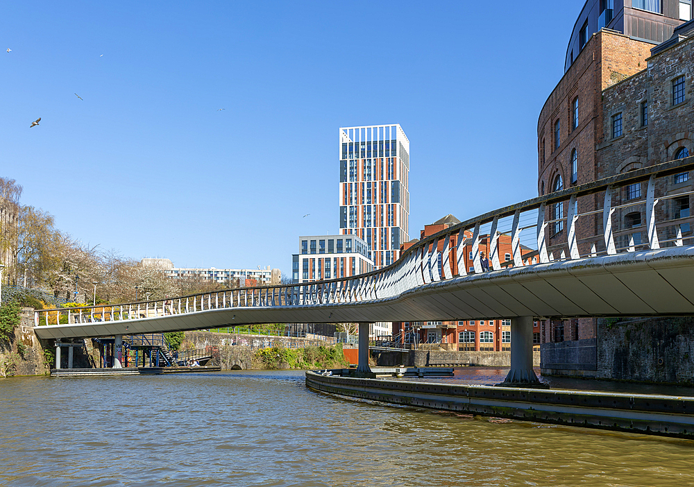Castle Bridge footbridge, Redcliffe, Floating Harbour, Bristol, England, UK Castle Park View high-rise residential building