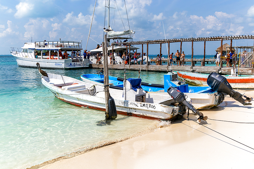 Wooden jetty for tour boats by beach, Isla Mujeres, Caribbean Coast, Cancun, Quintana Roo, Mexico, North America