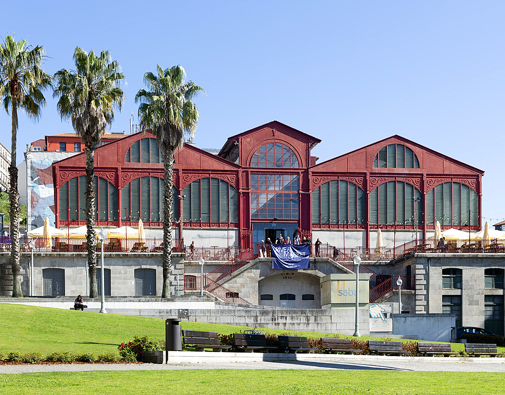 Mercado Ferreira Borges market building, Jardim do Infante Dom Henrique, Ribeira district, city of Porto, Portugal, Europe