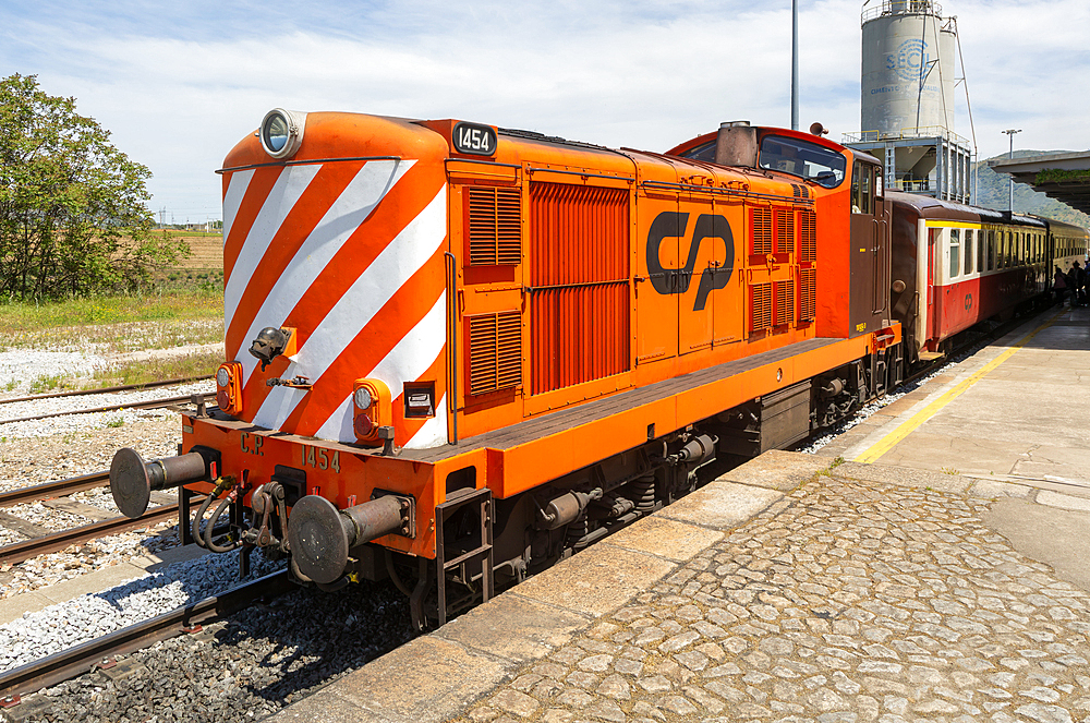 CP Class 1400 locomotive train engine, Linha do Douro, Douro Line railway, Pocinho, Portugal, Europe