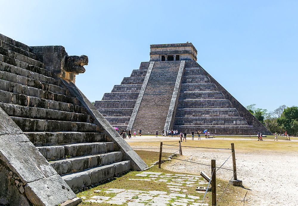 Temple of Kukulkan (El Castillo) pyramid, Chichen Itza Mayan ruins, UNESCO World Heritage Site, Yucatan, Mexico, North America