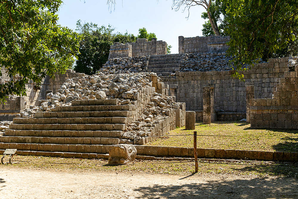 Temple of Panels (Templo de los Tableros Esculpidos), Mayan ruins, Chichen Itza, UNESCO World Heritage Site, Yucatan, Mexico, North America