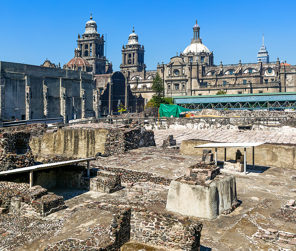 Templo Mayor, archaeological Aztec city of Tenochtitlan, view to the cathedral church, UNESCO World Heritage Site, Mexico City, Mexico, North America