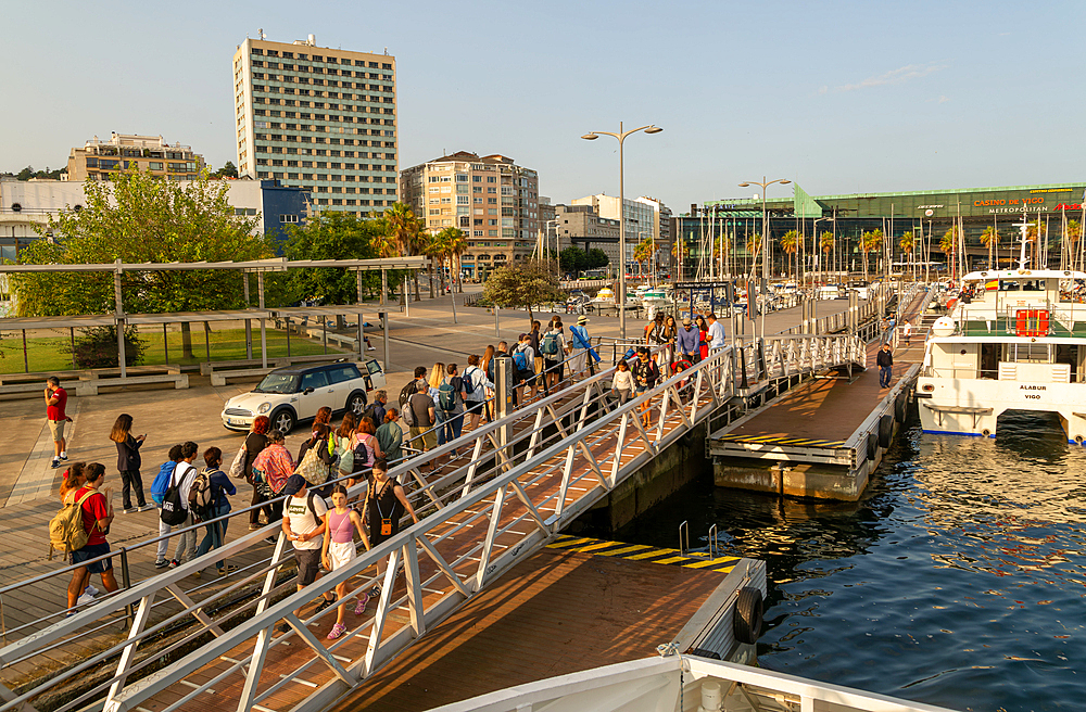 Passengers boarding ferry boat to the Cies Islands, Peirao Muelle de Cíes, Vigo, Galicia, Spain, Europe