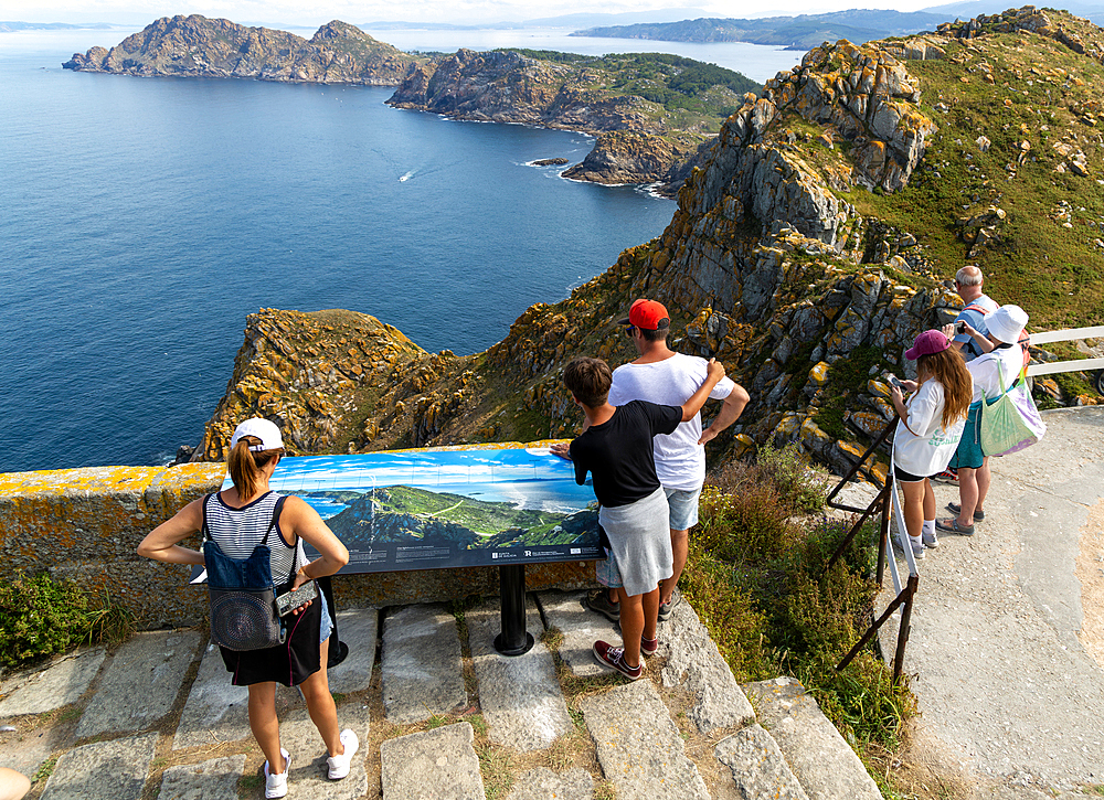 Viewpoint looking north, Isla del Faro, Cies Islands, Atlantic Islands Galicia Maritime Terrestrial National Park, Galicia, Spain, Europe