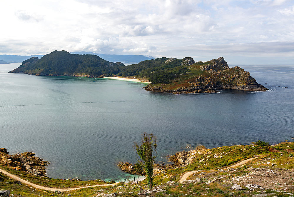 Saint Martin (South island), Cies Islands, Atlantic Islands Galicia Maritime Terrestrial National Park, view from Isla del Faro, Galicia, Spain, Europe