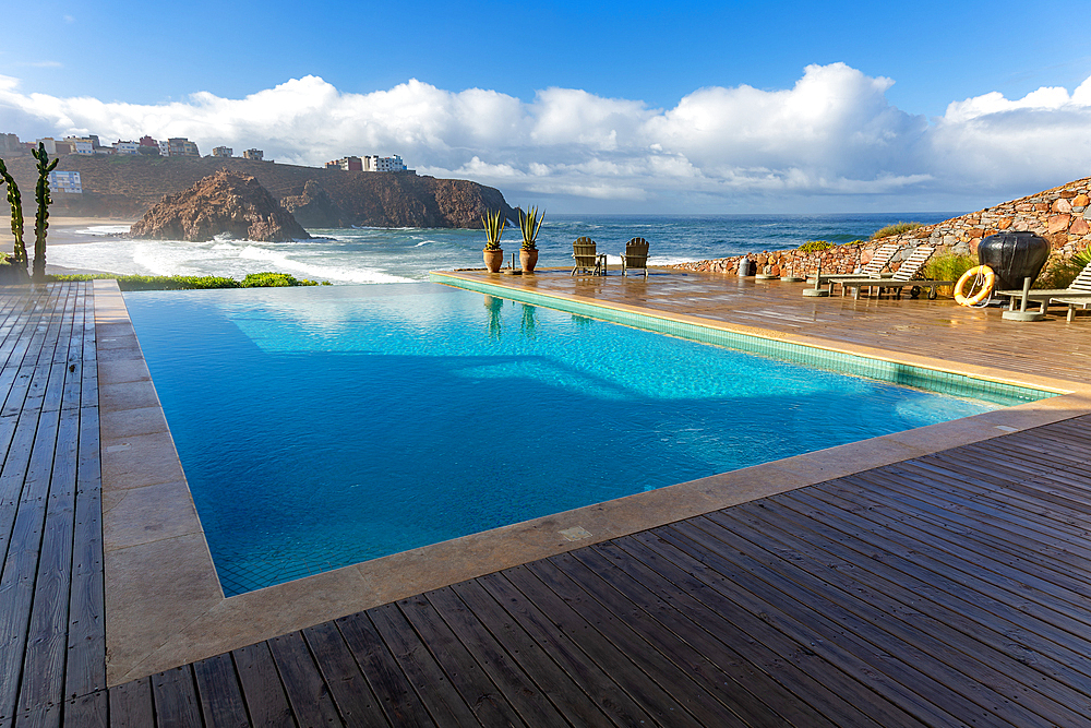 Infinity swimming pool overlooking Atlantic Ocean, Hotel Auberge Dar Najmat, Mirleft, Morocco, North Africa, Africa