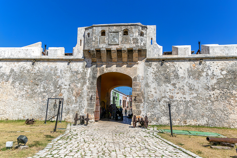 Puerta de Tierra gateway entrance, Fortifications Spanish military architecture of city walls, Campeche City, UNESCO World Heritage Site, Campeche State, Mexico, North America