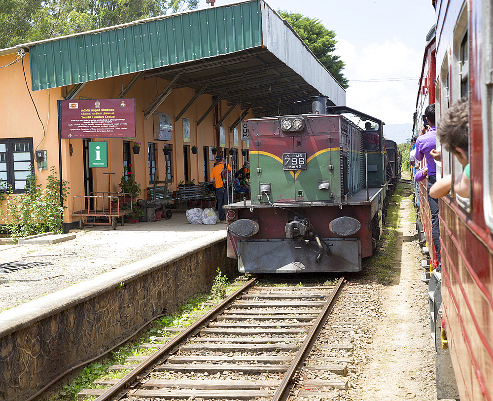 Trains and platform, Pittipola, the highest railway station in the country, Sri Lanka, Asia