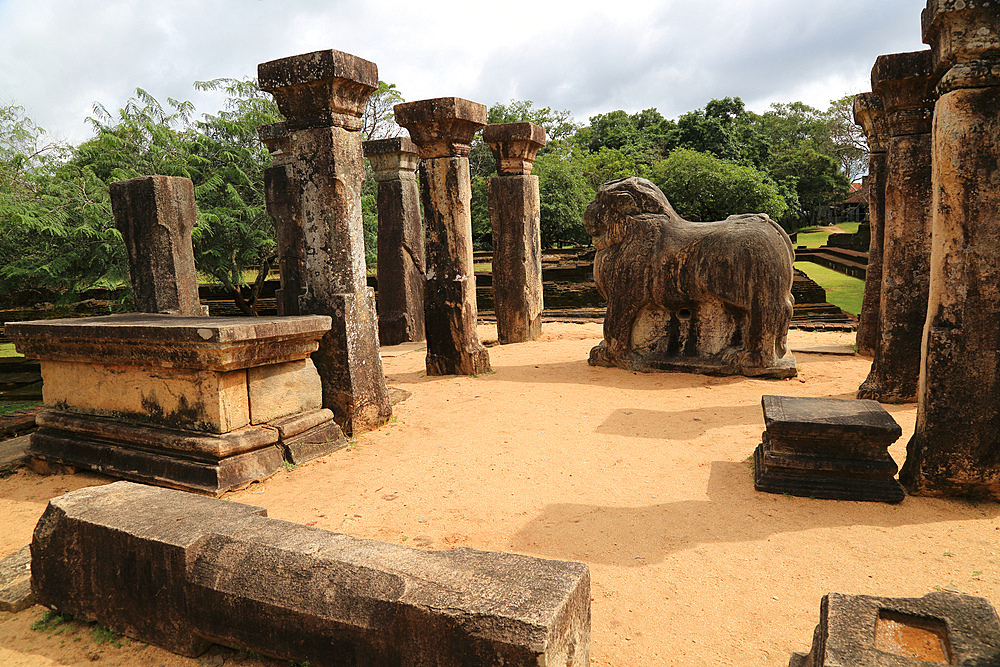 Council Chamber, Island Park, ancient city of Polonnaruwa, UNESCO World Heritage Site, Sri Lanka, Asia