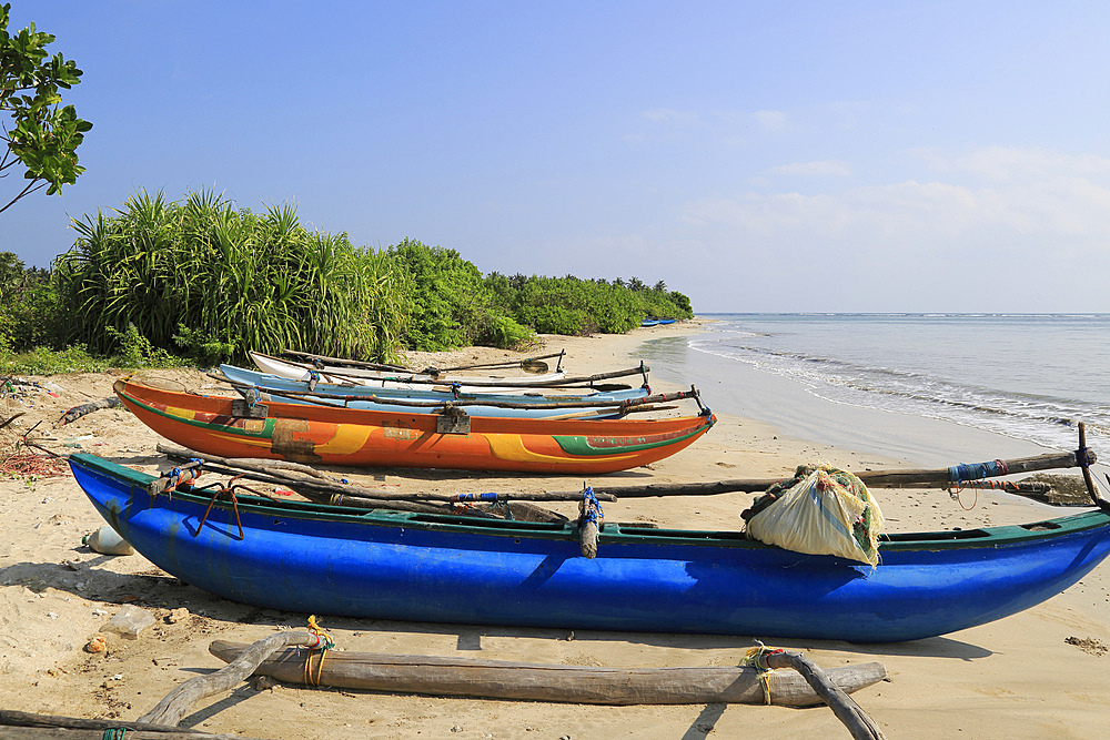 Outrigger fishing canoes on tropical beach at Pasikudah Bay, Eastern Province, Sri Lanka, Asia