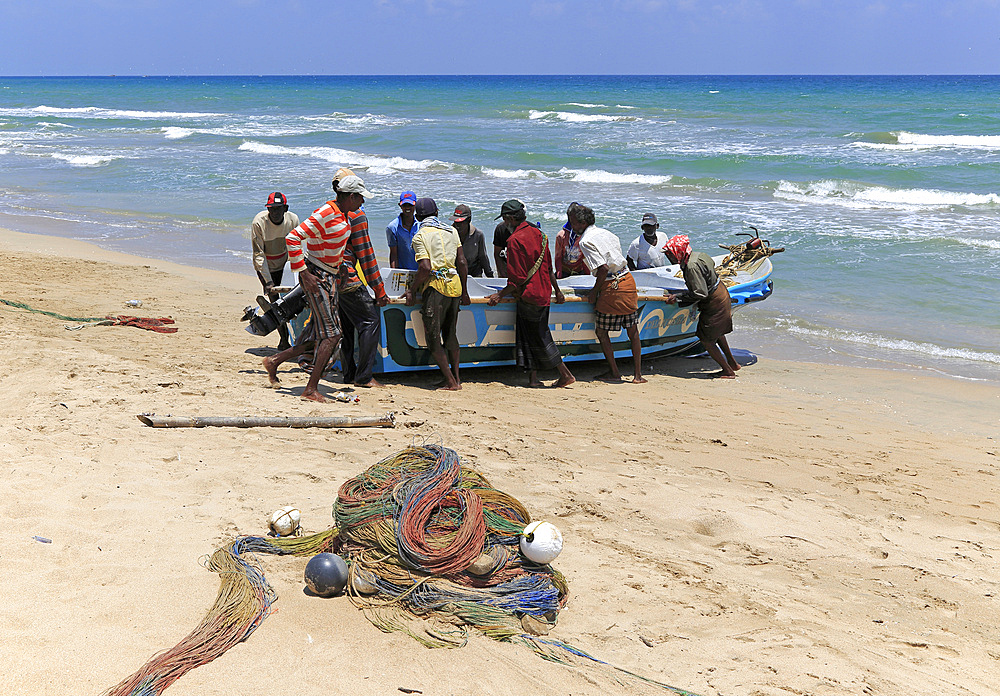 Traditional fishing hauling nets, Nilavelli beach, near Trincomalee, Eastern province, Sri Lanka, Asia