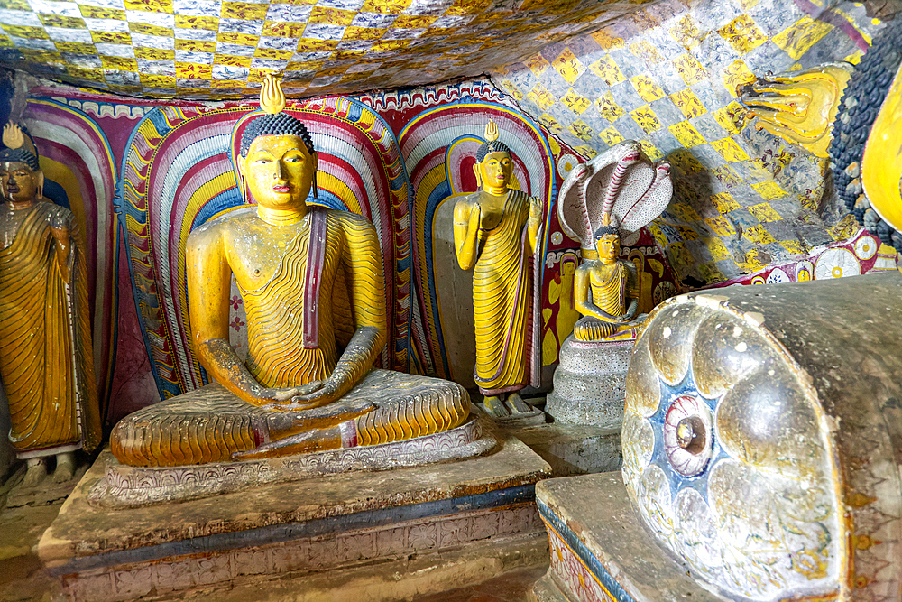 Buddha figures inside Dambulla cave Buddhist temple complex, UNESCO World Heritage Site, Sri Lanka, Asia