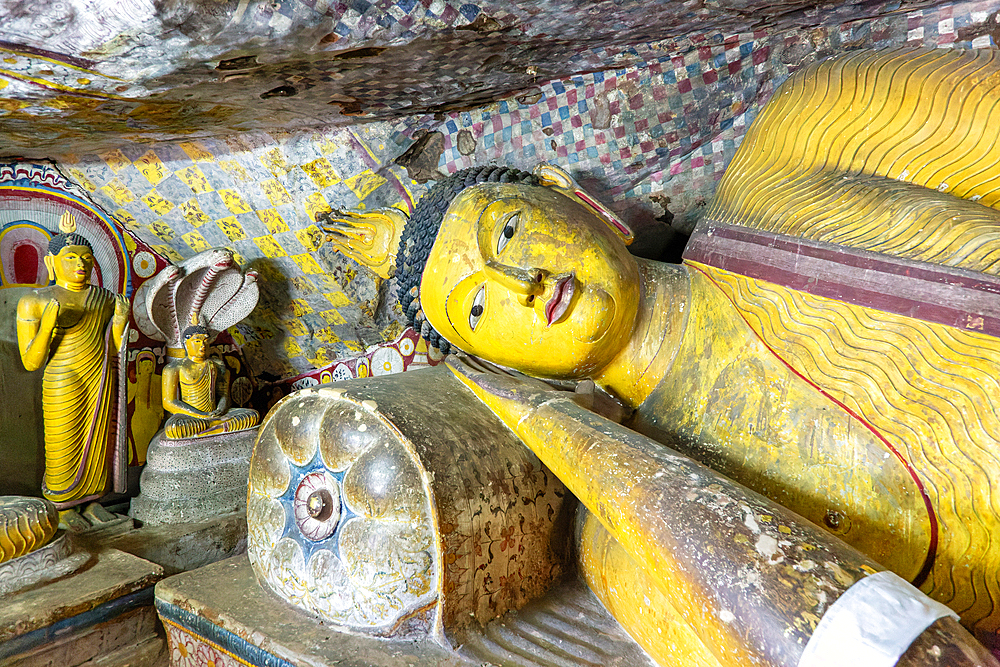 Buddha figures inside Dambulla cave Buddhist temple complex, UNESCO World Heritage Site, Sri Lanka, Asia