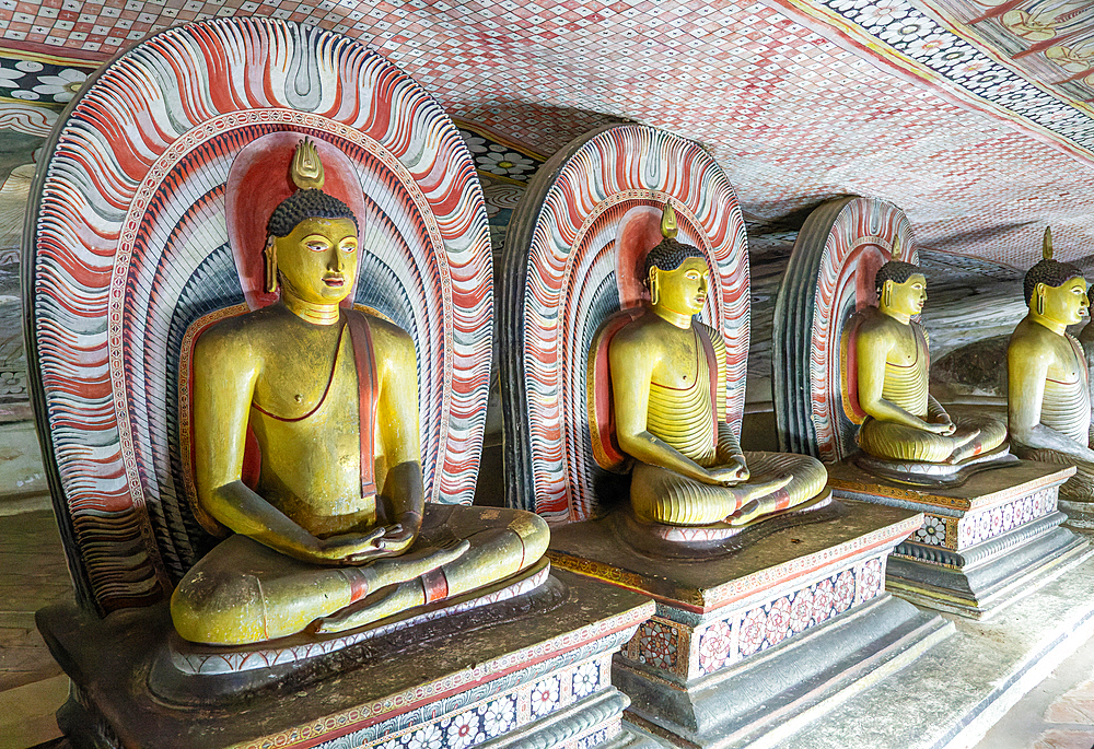 Buddha figures inside Dambulla cave Buddhist temple complex, UNESCO World Heritage Site, Sri Lanka, Asia