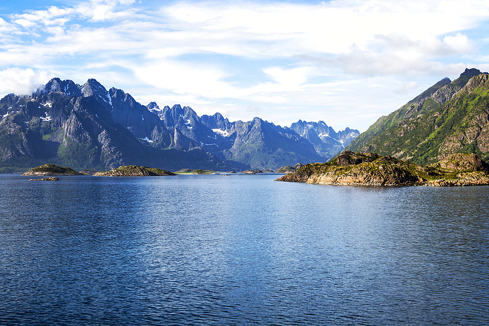 Jagged mountain peaks, Raftsundet Strait, Lofoten Islands, Nordland, northern Norway, Scandinavia, Europe