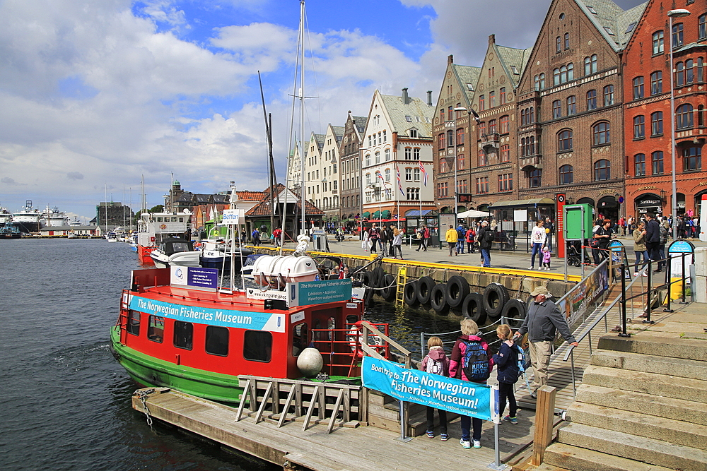 Waterside buildings and boats city centre, Vagen harbour, Bryggen area, Bergen, Norway, Scandinavia, Europe