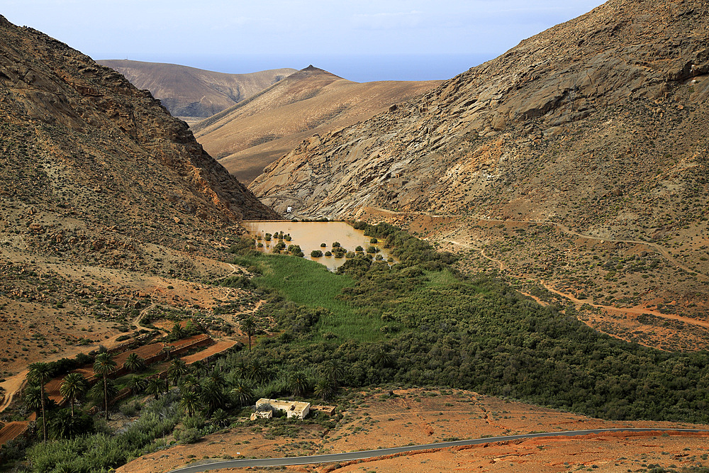 Dam and reservoir partially silted up by sediment, Presa de la Penitas, Fuerteventura, Canary Islands, Spain, Atlantic, Europe