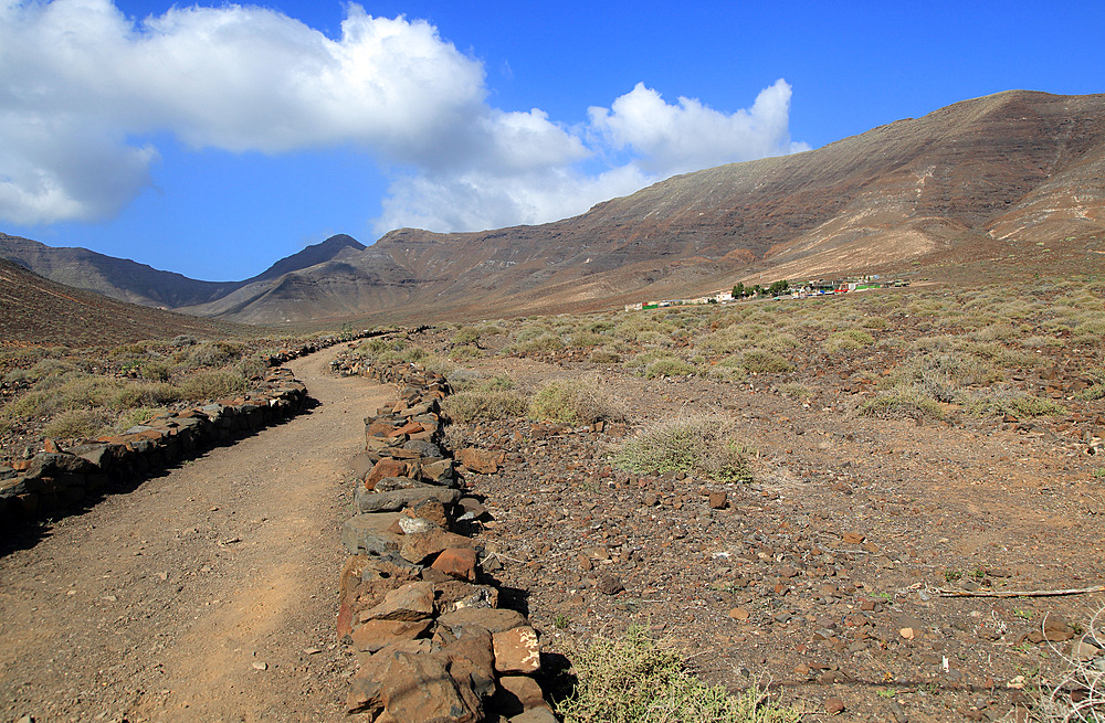 Footpath trail from Gran Valle to Cofete, Jandia peninsula, Fuerteventura, Canary Islands, Spain, Atlantic, Europe