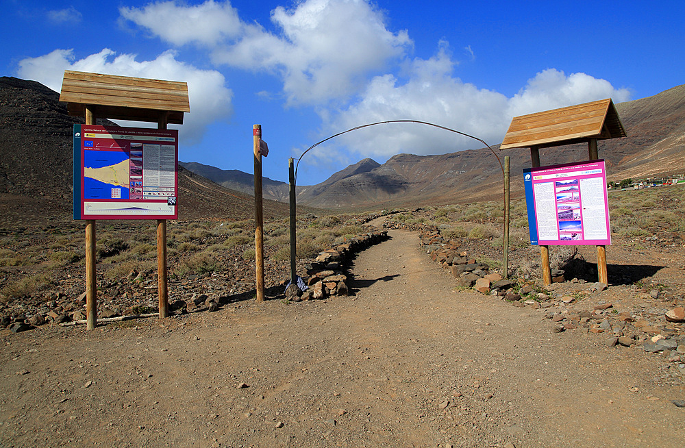 Start of footpath trail from Gran Valle to Cofete, Jandia peninsula, Fuerteventura, Canary Islands, Spain, Atlantic, Europe