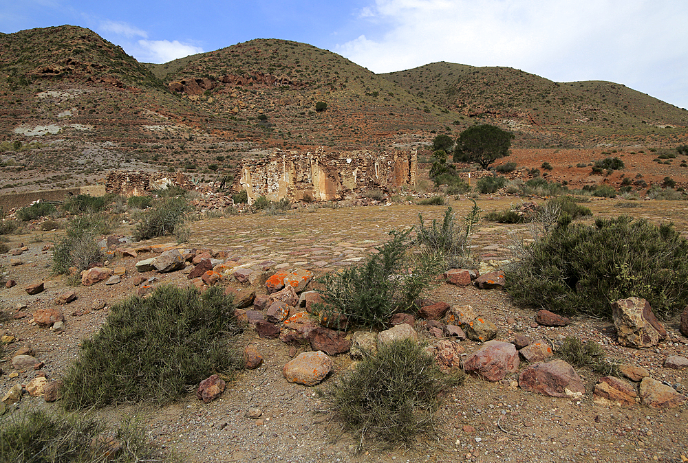 Abandoned farmhouse building near Presillas Bajas, Cabo de Gata natural park, Almeria, Andalusia, Spain, Europe