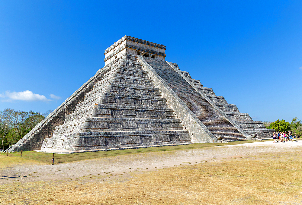 Temple of Kukulkan (El Castillo) pyramid, Chichen Itza Mayan ruins, UNESCO World Heritage Site, Yucatan, Mexico, North America