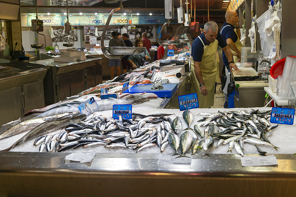 Food stall, fishmonger selling fish inside central market building, city of Valencia, Spain, Europe